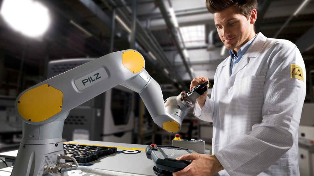 Die Unternehmensgruppe der Pilz GmbH & Co. KG wächst weiter: Im abgelaufenen Geschäftsjahr 2017 steigerte das Automatisierungsunternehmen seinen Umsatz auf 338 Mio. Euro und die Zahl der Mitarbeiter auf gut 2.300.