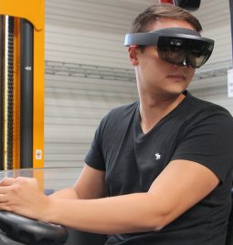Mit AR-Brille ans Steuer: Bessere Sicht für Staplerfahrer
